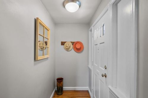 72 Audubon Rd, Warwick, RI 02888-4602