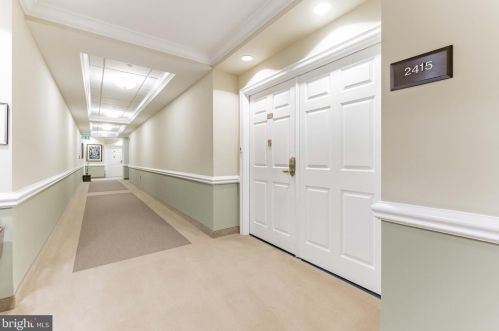 2415 Windrow Dr, Princeton, NJ 08540-5018