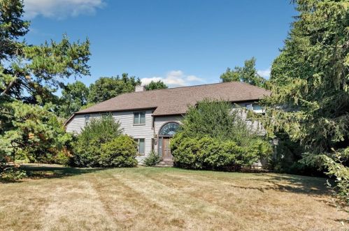 6 Bayberry Ln, Huntington, CT 06484-3773