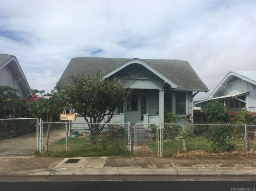 3038 Makini St, Honolulu, HI 96815-4244