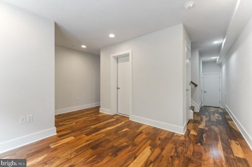 154 Front St, Philadelphia PA  19106-0020 exterior