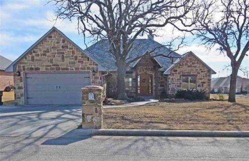 830 Oak Tree Dr, Ardmore, OK 73401