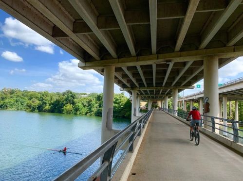 900 2nd St, Austin TX  78702-4213 exterior