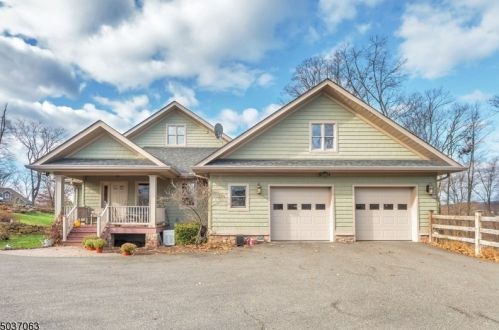 2 Poulos Pl, Parsippany, NJ 07834-3456