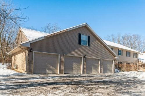 1661 Beach Rd, Waukegan, IL 60087-1562