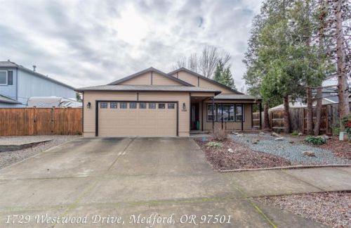 1729 Westwood Dr, Medford OR  97501-3375 exterior