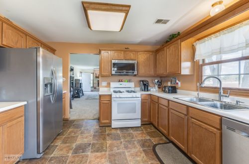 143 Mclaren Dr, Sycamore IL  60178-2256 exterior