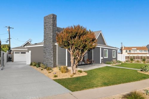 9261 Christine Dr, Huntington Beach CA  92646-8355 exterior