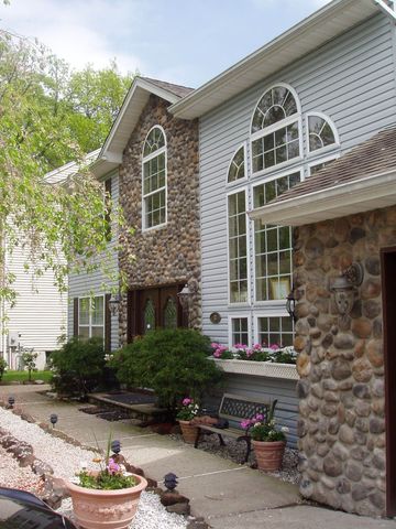 8 Pieretti Ct, Bloomfield, NJ 07003-5548