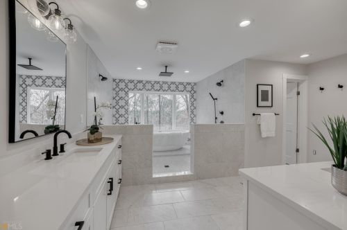 170 Huntcliff Pt, Atlanta GA  30350-1601 exterior