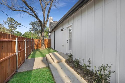 1821 Sylvania Ave, Fort Worth TX  76111-2740 exterior