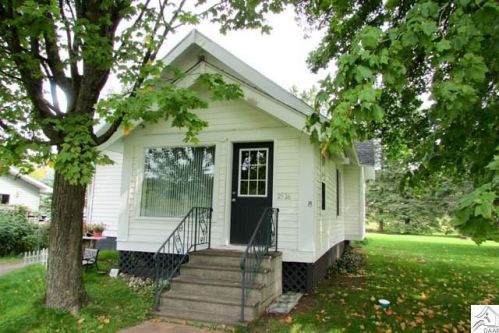 2526 Hutchinson Rd, Duluth MN  55811-2917 exterior