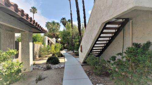 337 Mariscal Rd, Palm Springs, CA 92262-2907