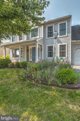 1816 Old Farm Ln, Lancaster, PA 17602-4089