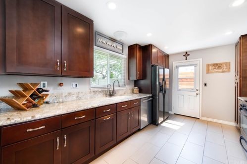 3702 Kingsway Ave, Anaheim CA  92804-4619 exterior