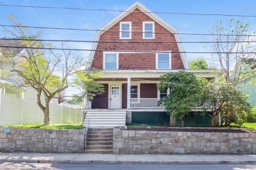 12 Chestnut St, Westerly, RI 02891-2218