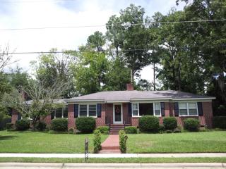 235 Academy St, Barnwell, SC 29812-1807