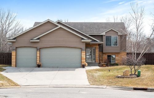 111 Falcon Ct, Eagle Lake, MN 56024-4497
