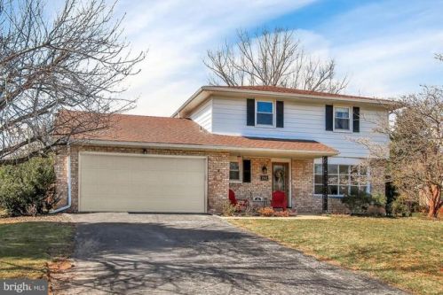 2562 Primrose Ln, York, PA 17404-1226