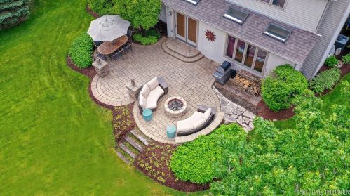 2752 Willow Ridge Dr, Naperville, IL 60564-8950