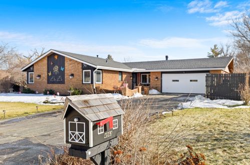 4563 Sunderman Rd, Rockford, IL 61114-6280