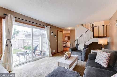 1070 Carmel Ct, Saint Paul MN  55126-5877 exterior