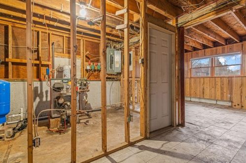8 Clay St, Hopkinton RI  02804-1602 exterior