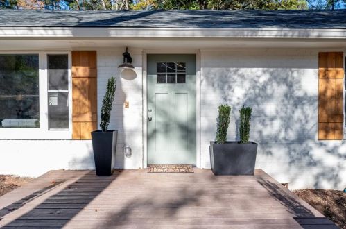 1976 Dering Cir, Atlanta GA  30345-1612 exterior