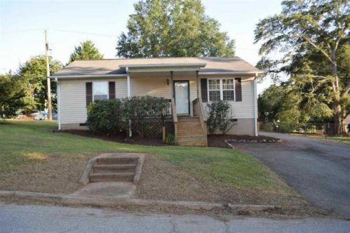 6 F St, Inman, SC 29349-1712