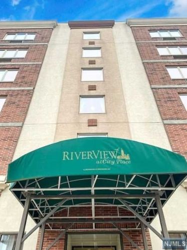 6111 City Pl, Edgewater NJ  07020-3173 exterior