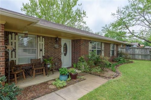 214 Glory St, Aubrey, TX 76227-9461