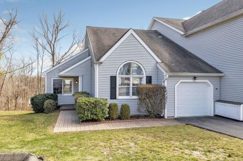 71 Katherine Ct, Huntington, CT 06484-4336
