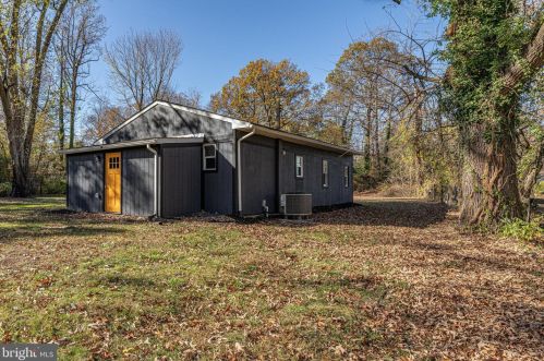 1005 Shore Acres Rd, Arnold MD  21012-1725 exterior