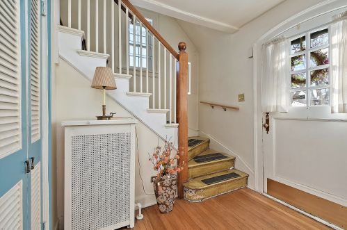 2043 Evans Rd, Homewood, IL 60422-1668