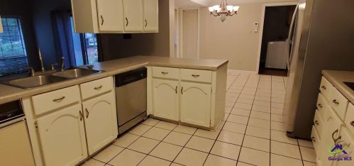 100 Colonial Oaks Dr, Warner Robins GA  31088-7404 exterior