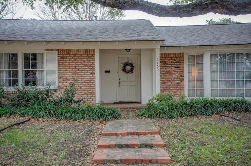 2700 Hartwood Dr, Fort Worth, TX 76109-1233