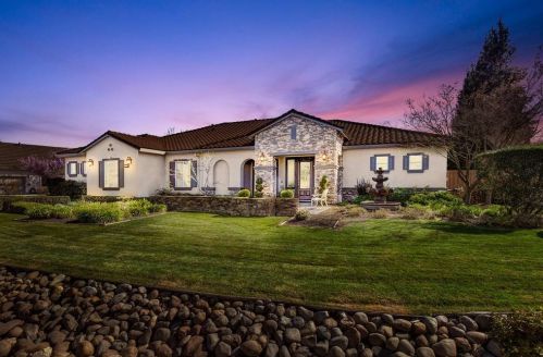 9732 Silvergate Ln, Elk Grove, CA 95624-3990