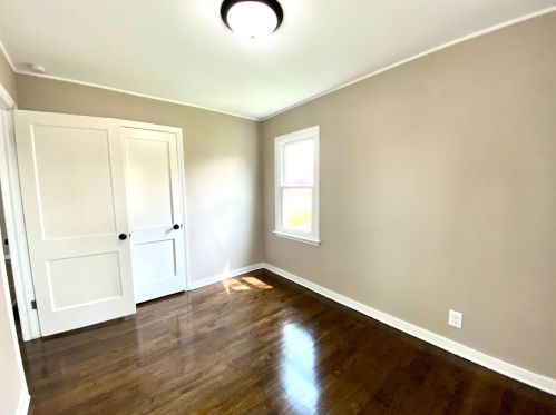 1123 Old Rdg Rd, Hobart IN 46342-1920 exterior