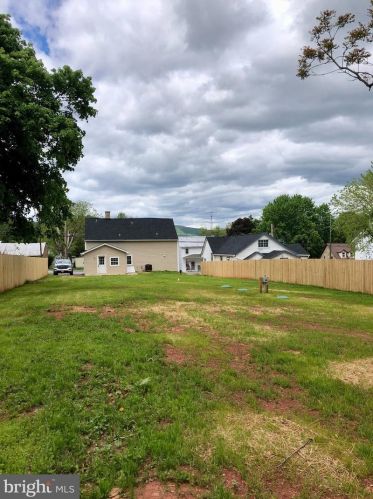 8213 Rocky Ridge Rd, Graceham MD  21788-1355 exterior