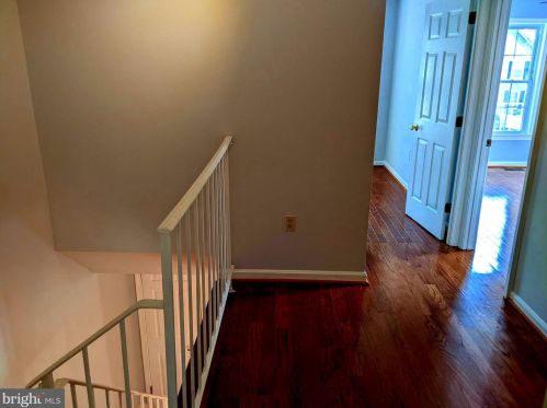 8069 Powderbrook Ln, Springfield VA  22153-2927 exterior