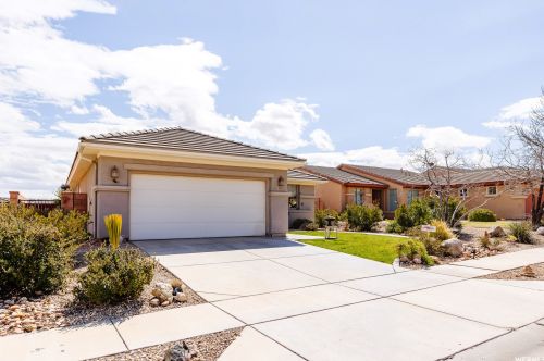 1282 Overland Trails Cir, Washington, UT 84780-2441