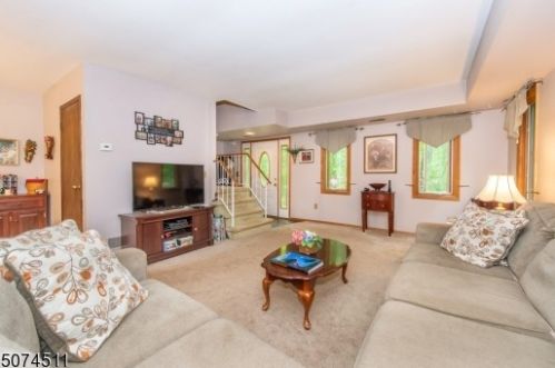20 Glen Cove Rd, Andover, NJ 07821-3337
