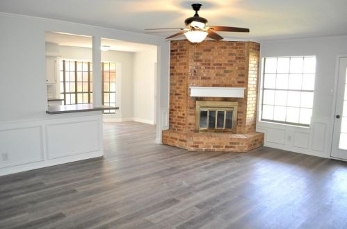 37 Colony Sq, Angleton TX 77515-3644 exterior