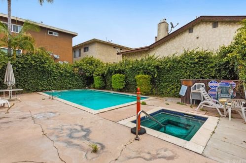 13724 Cordary Ave, Hawthorne CA  90250-7466 exterior