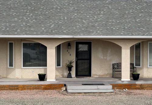 212 Montecito Dr, Pueblo, CO 81007-2253