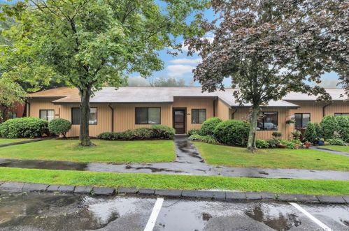 514 Asbury Rdg, Huntington, CT 06484-4884