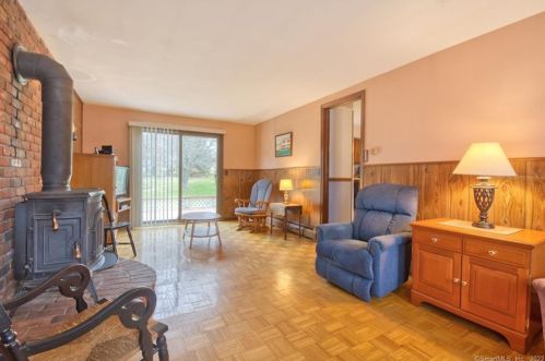 38 Wadsworth St, Glastonbury, CT 06033-3008