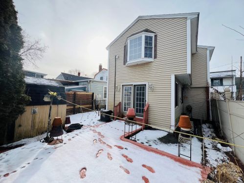 4 Parkinson Ct, Nashua, NH 03060-3127