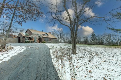 24136 Hawthorne Ln, Antioch, IL 60002-2164