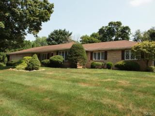 3248 Green Meadow Dr, Bethlehem PA  18017-1943 exterior